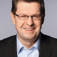 Dr. Ralf Stenger